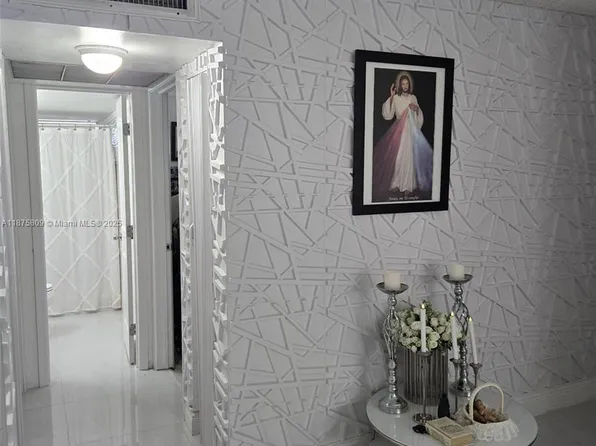 9410 Live Oak Pl APT 103, Davie, FL 33324