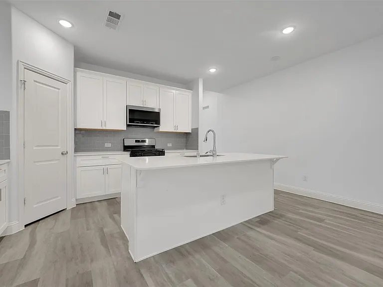 438 Camille Xing — Photo 11