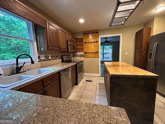 2nd image of 2523 Tamarack Dr