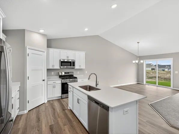 915 Yellowcrest St SW, Delano, MN 55328
