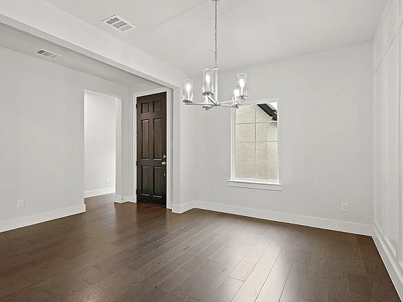 3rd image of 3932 Henley Ln