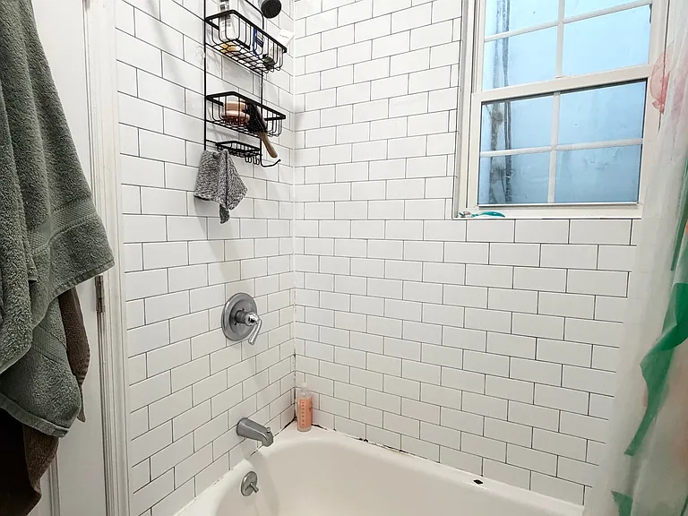 1886 Woodbine St #3 — Photo 8