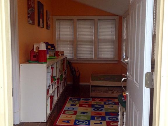 3rd image of 42 32nd St SE
