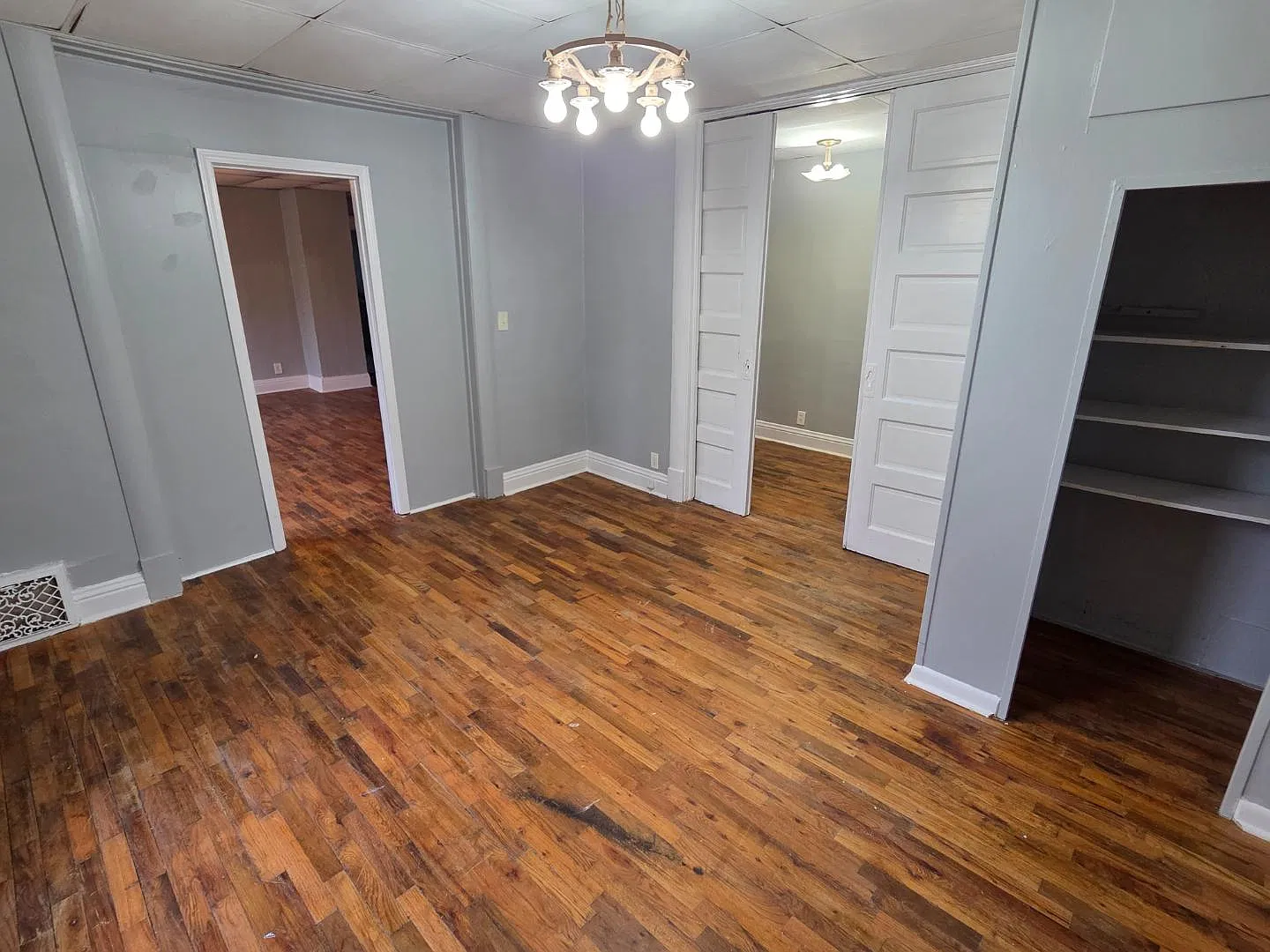 531 N 24th St - 531 (Downstairs) — Photo 3