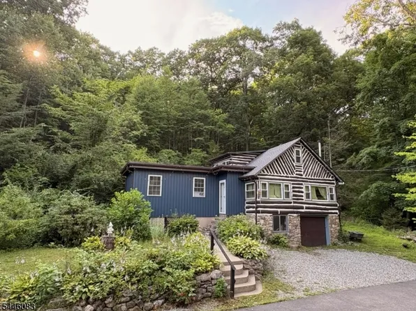 83 Terra Cotta Rd, West Milford Twp., NJ 07421