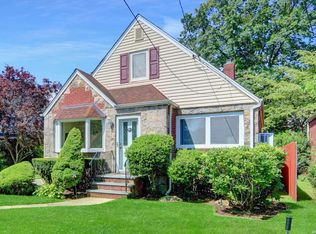 629 S 12th St, New Hyde Park, NY 11040