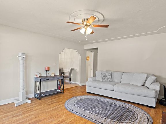 3rd image of 1004 E A St