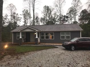 814 Parker Rd, Mount Airy, NC 27030