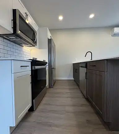 2nd image of 787 Weatherdon Ave #1A