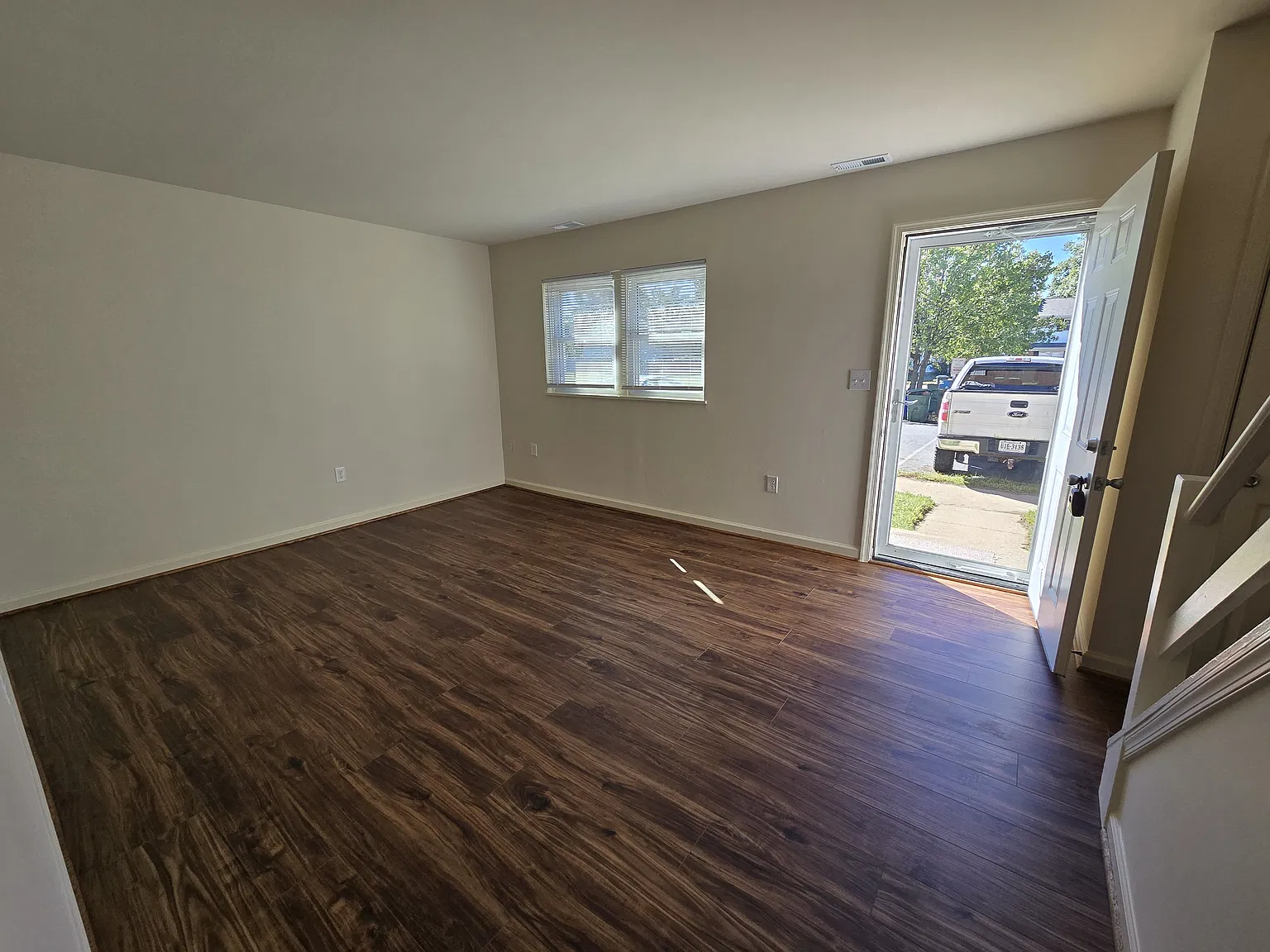 3 bed, 1.5 bath, 1200 sqft, $1,795 — Photo 2