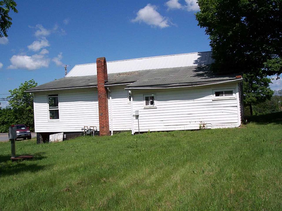 2nd image of 300 Hillcrest Ln