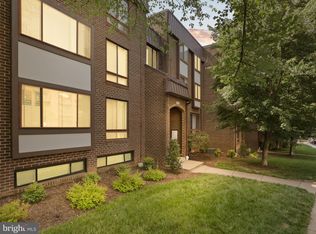 120 Roberts Ln APT 400, Alexandria, VA 22314