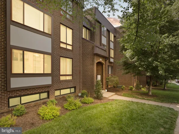 120 Roberts Ln APT 400, Alexandria, VA 22314