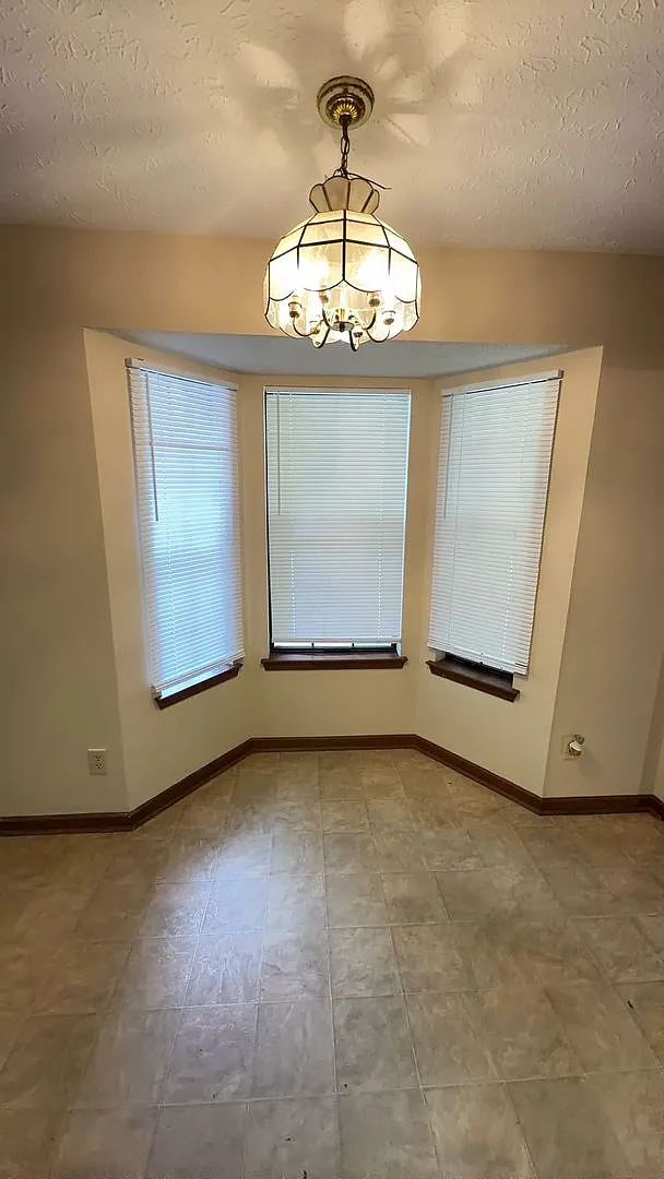 103 Valley Creek Dr — Photo 4