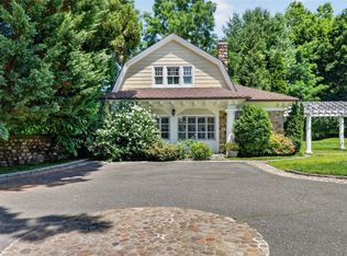 1058 Plandome Rd, Manhasset, NY 11030