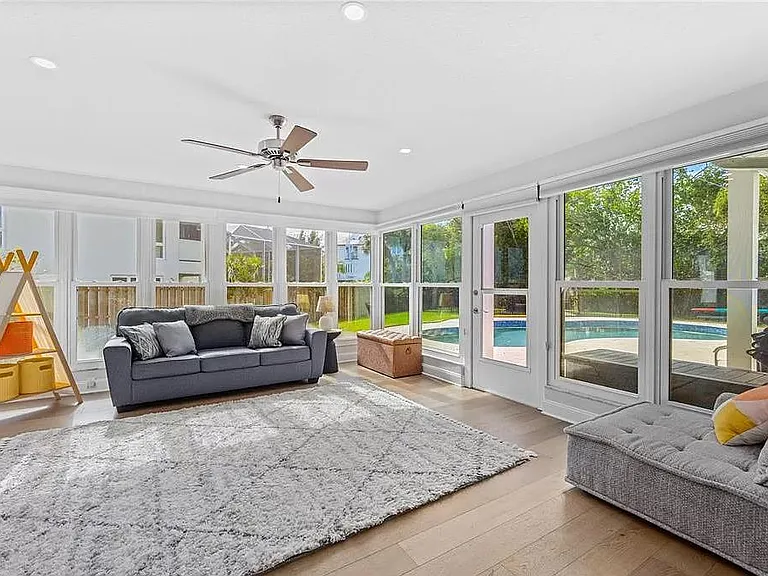 430 Island Cir — Photo 4