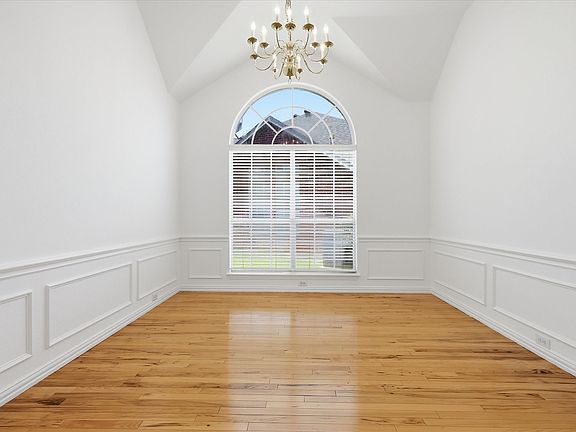 5th image of 9325 Vista Cir