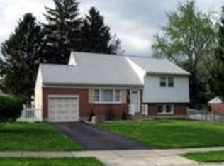 228 Shakespeare Dr, Sinking Spring, PA 19608