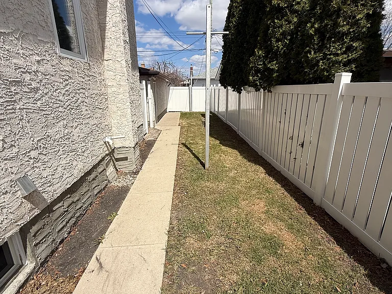 603 Dallenlea Ave #603 — Photo 21