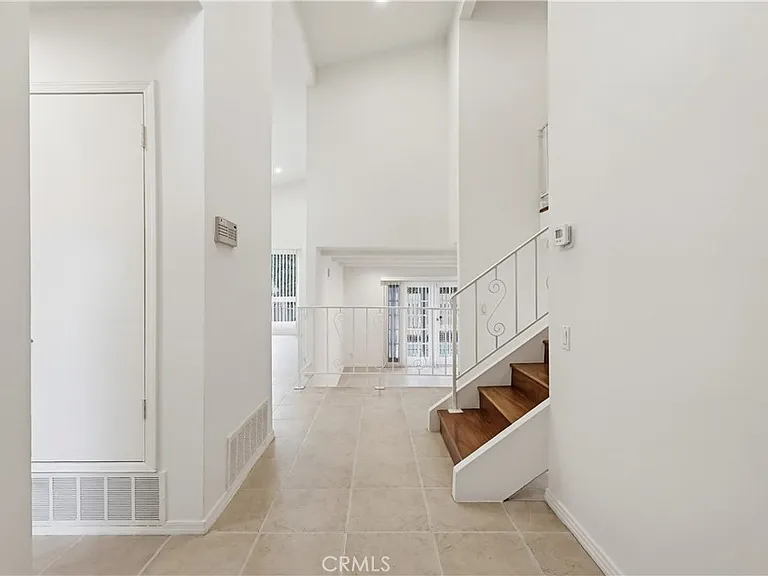 18102 Hatteras St — Photo 4