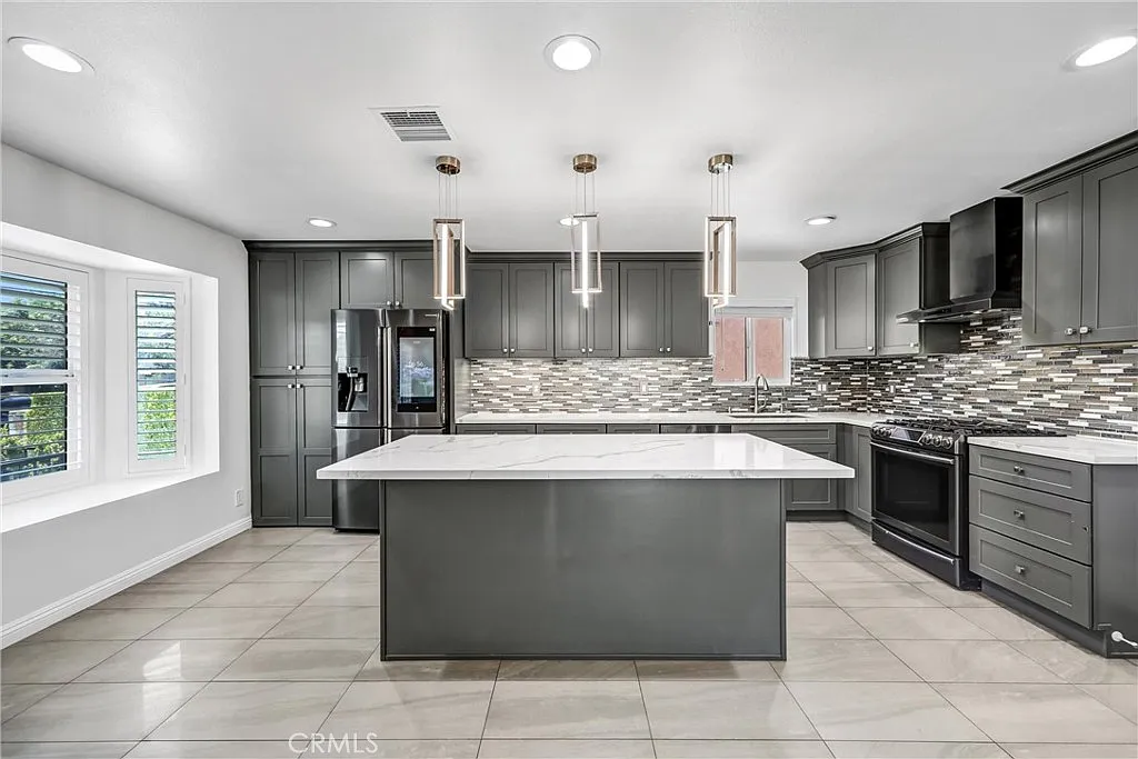 3 bed, 2.5 bath, 1802 sqft, $4,500 — Photo 4