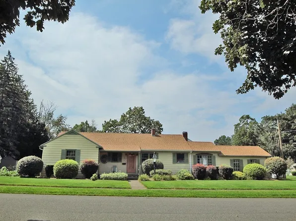 8 Cooke St, Greenfield, MA 01301