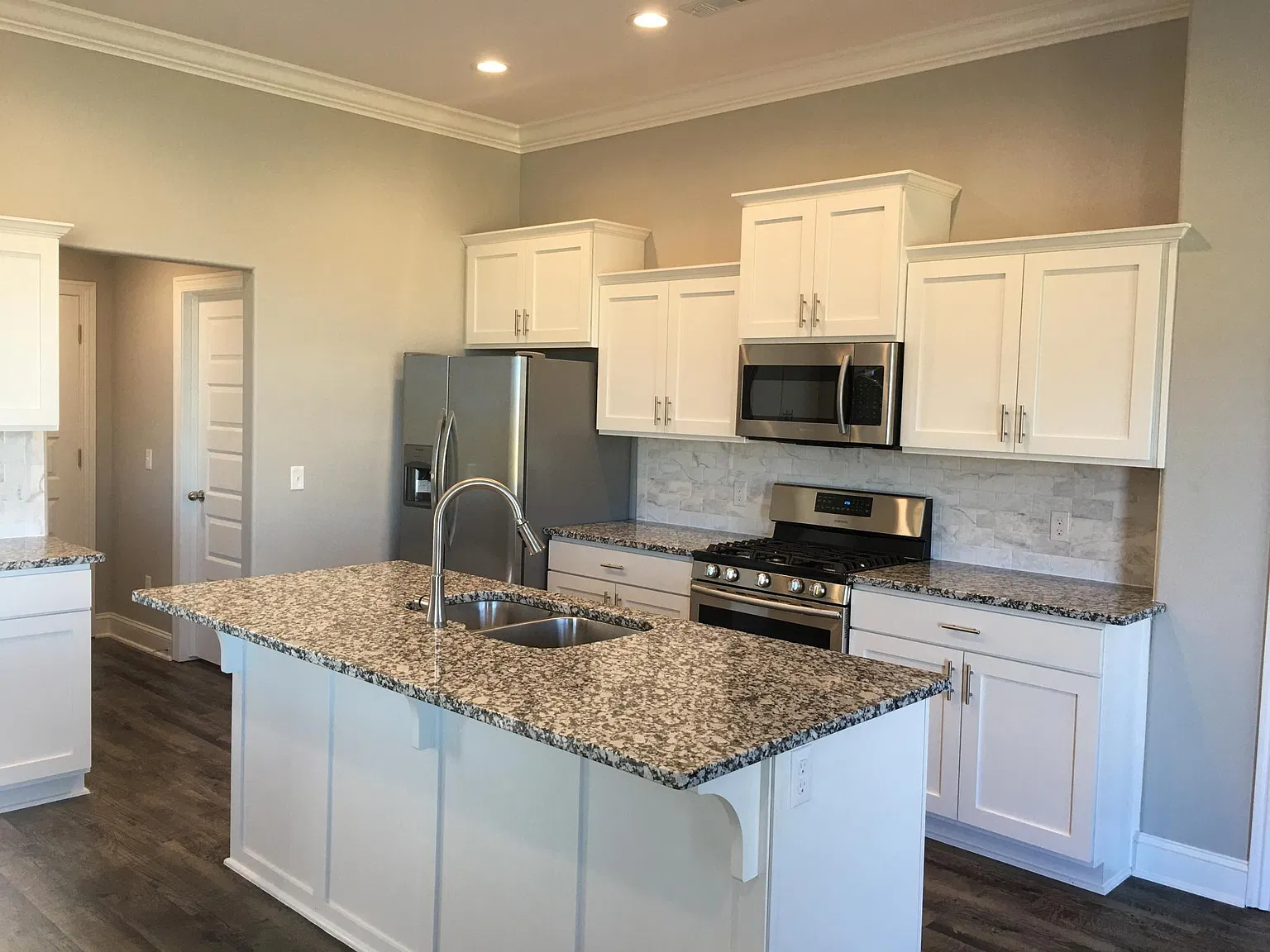 4 bed, 2200 sqft, $2,395 — Photo 2