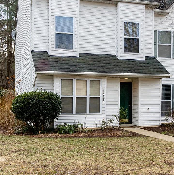 1st image of 48247 Picketts Harbor Ct