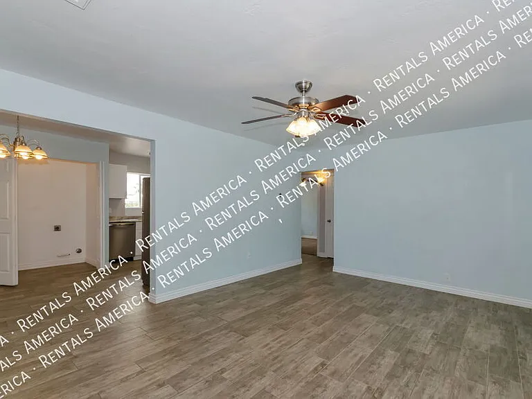 1420 N Winstel Blvd — Photo 2