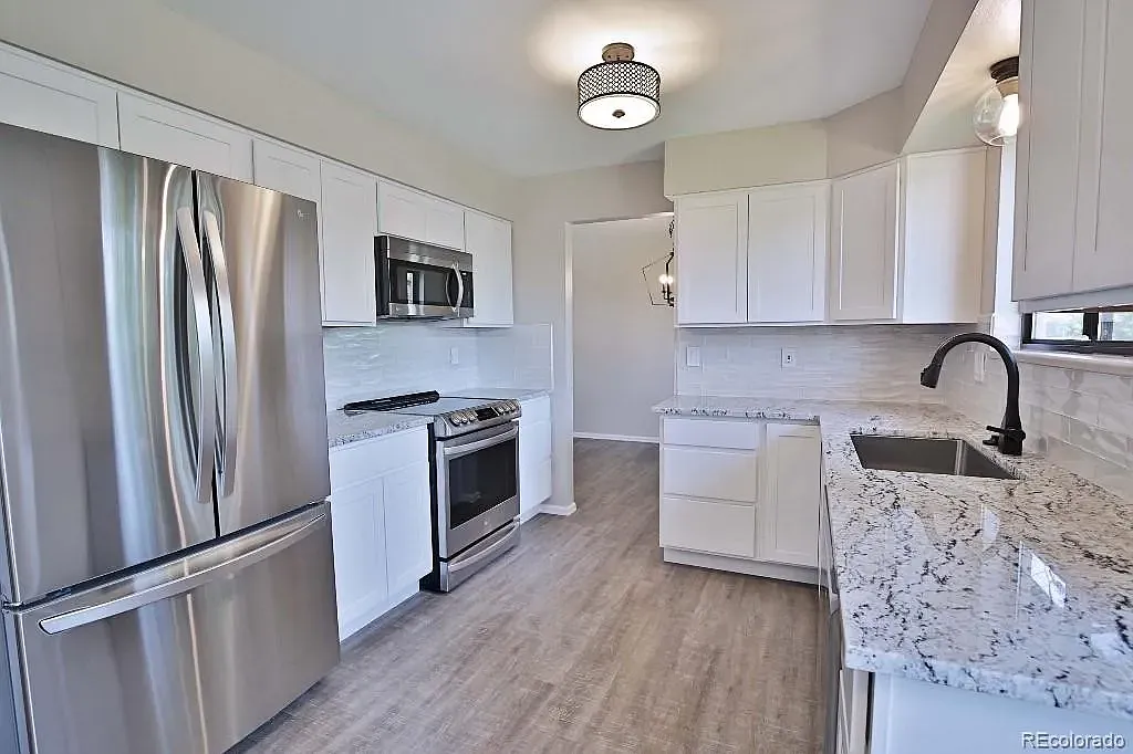3 bed, 2.5 bath, 2542 sqft, $3,850 — Photo 3