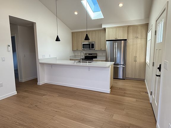 3rd image of 1212 Chanticleer Ave #0