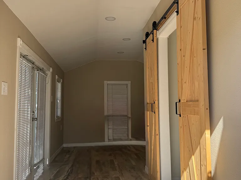2561 SE Victory Ave #B — Photo 9