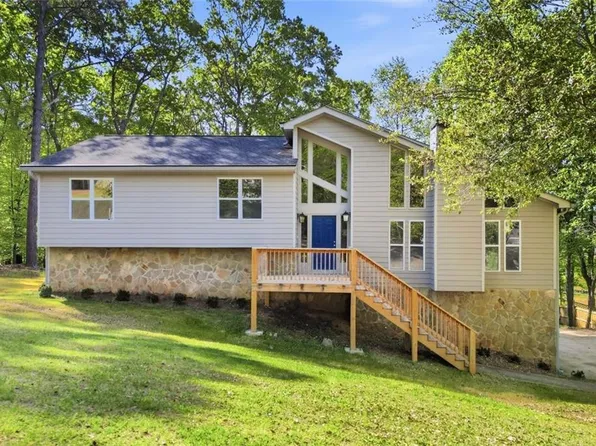 6870 Creekwood Dr, Douglasville, GA 30135