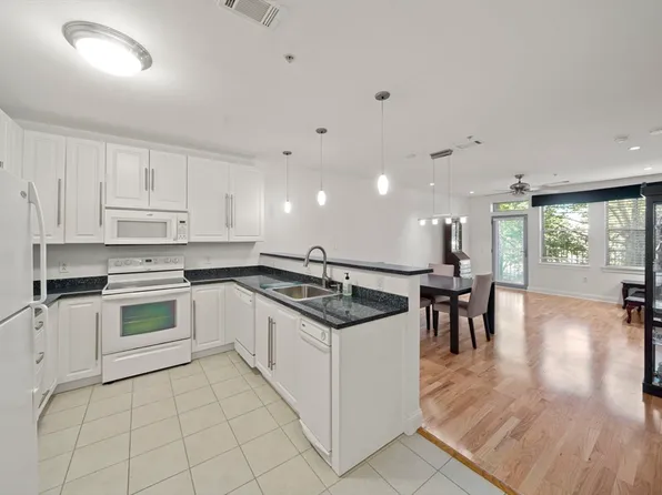 1205 Harvest Dr, North Andover, MA 01845