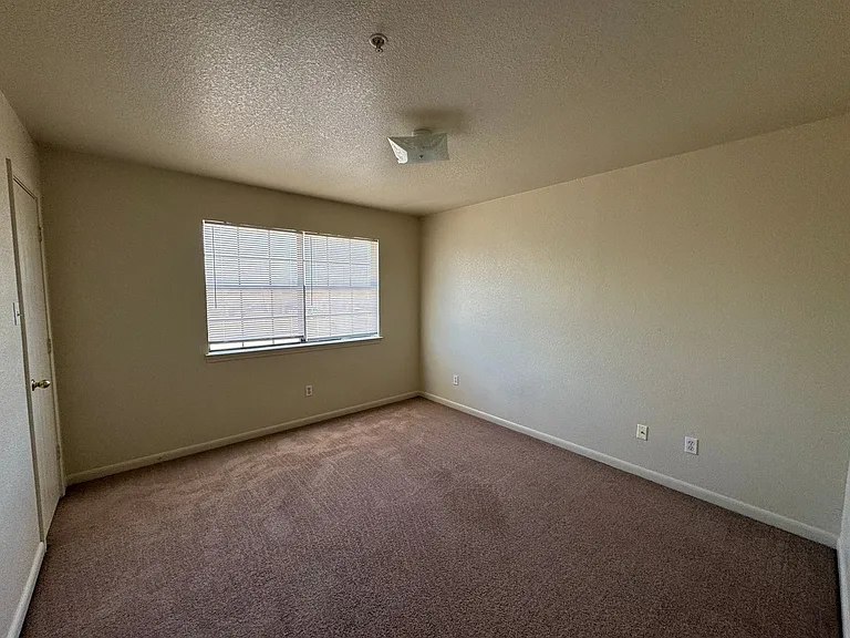 1106 Lansberry Ct — Photo 19