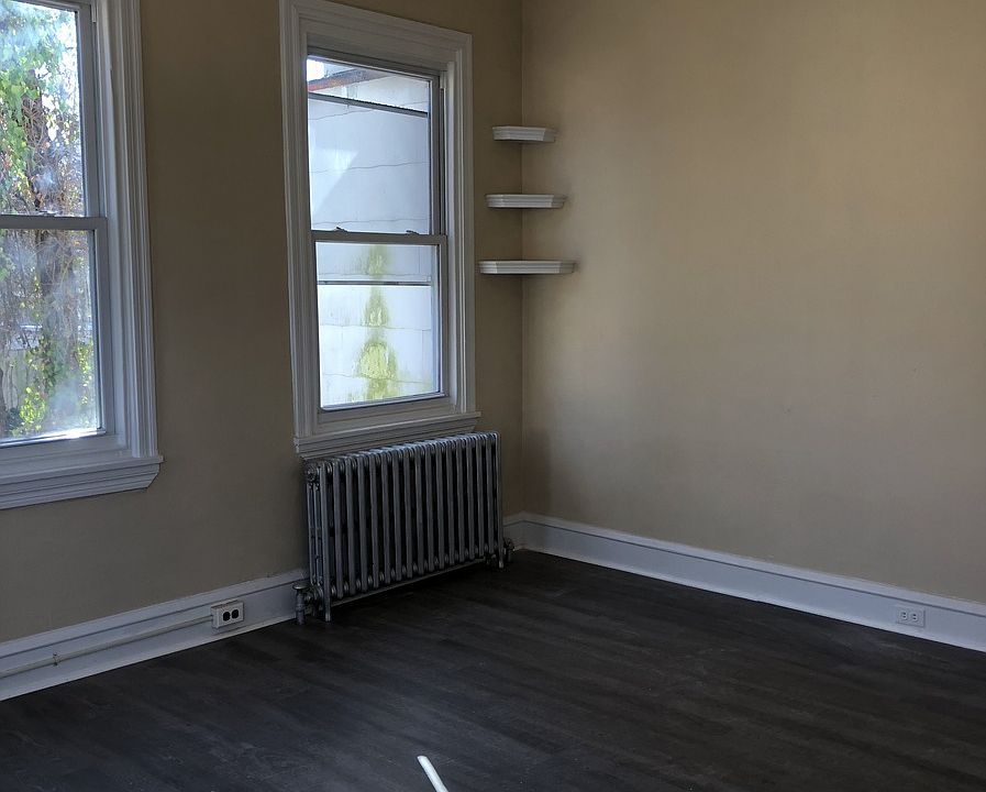 2nd image of 710 Cedar Ave APT 1