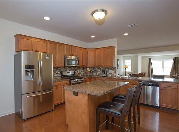 5th image of 14 Stacey Ct
