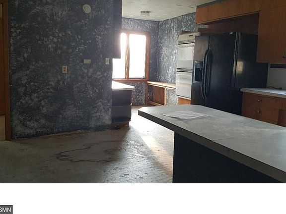 3rd image of 1056 N Ash Ave