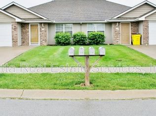 1035 NW Willow Dr, Grain Valley, MO 64029