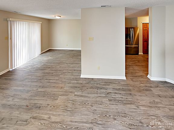 4th image of 4553 Connaught Dr E