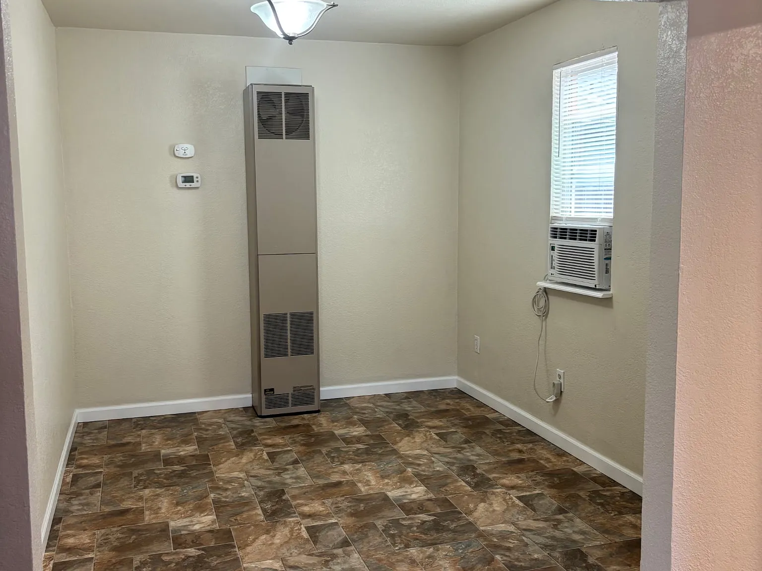 230 SW High St — Photo 4