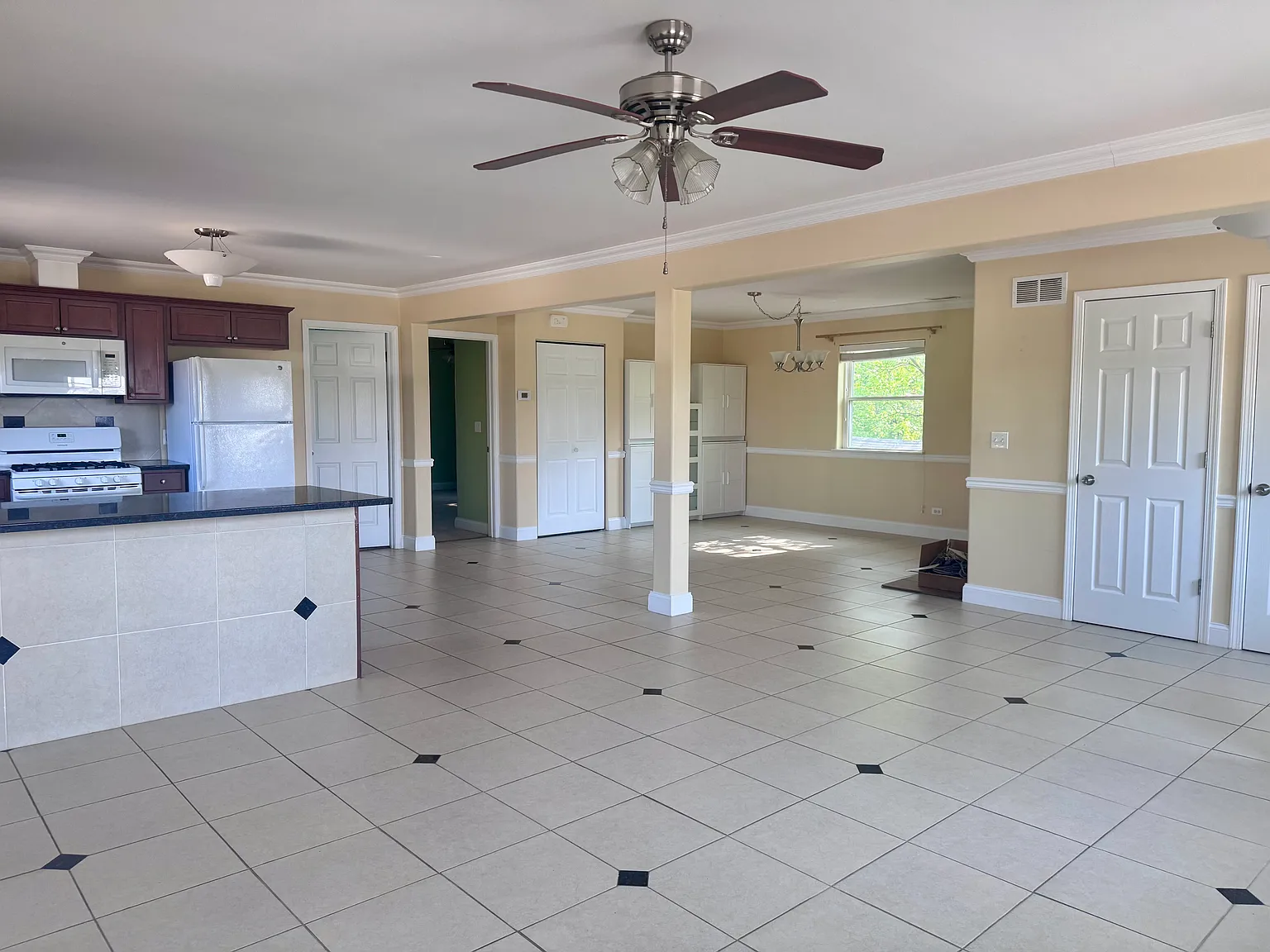 2 bed, 2.5 bath, 1500 sqft, $2,100 — Photo 4
