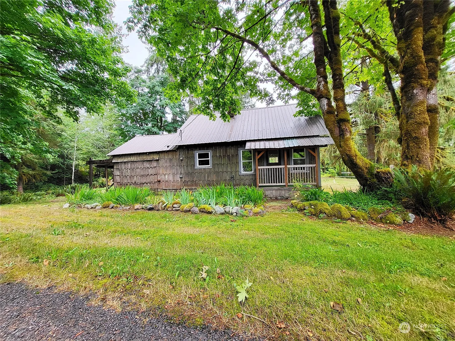251 Rixon Road photo 1