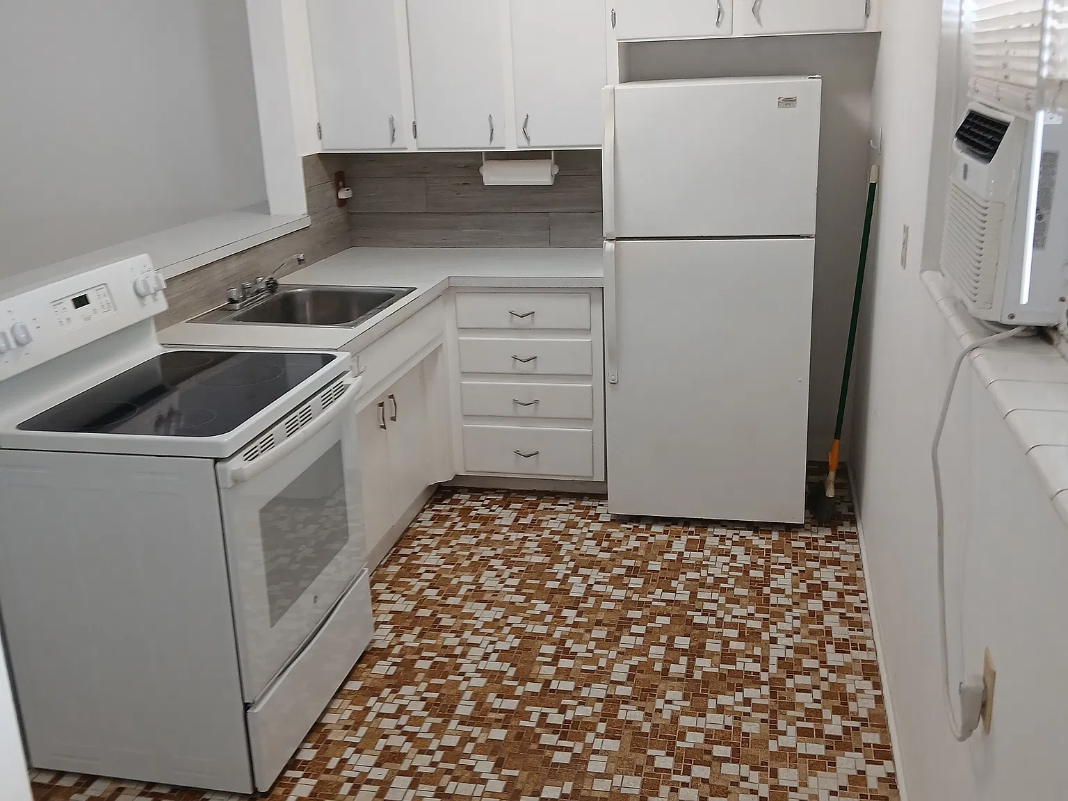 1 bed, 550 sqft, $1,700 — Photo 3