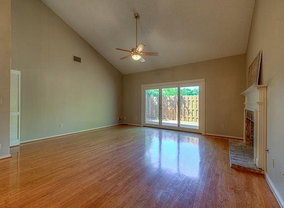5th image of 3882 Williamsburg Cir