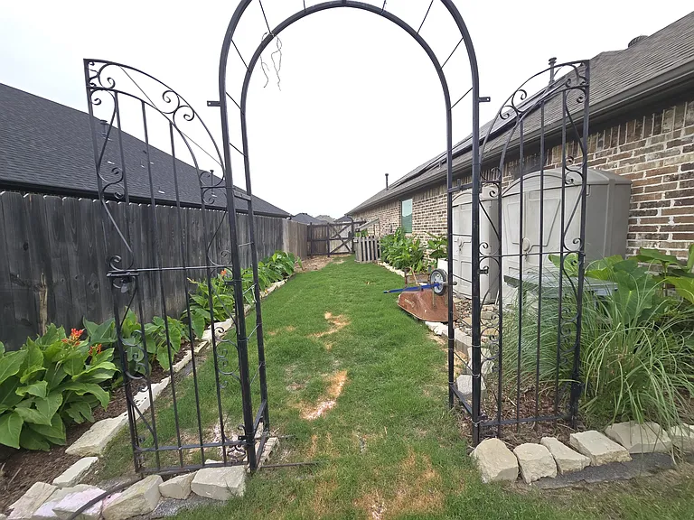 11513 Lindsey Garden Dr — Photo 36