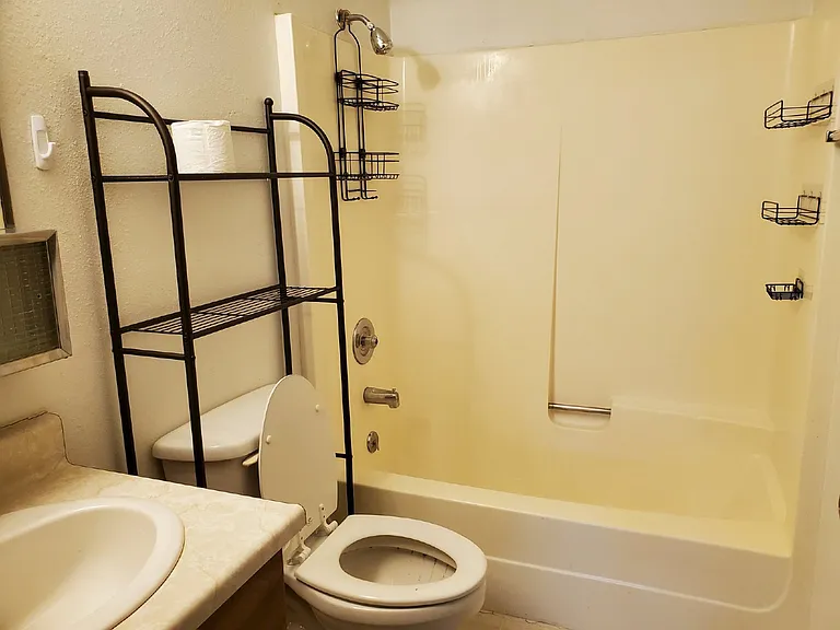 179 Rosewood Dr #D — Photo 6