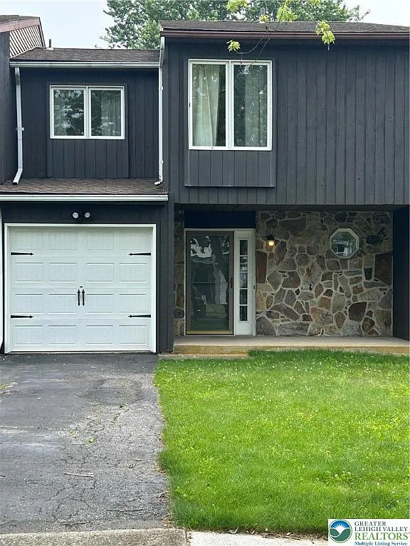 349 Tamarack Dr photo 1
