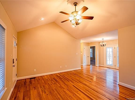 3rd image of 309 E Iowa Ave