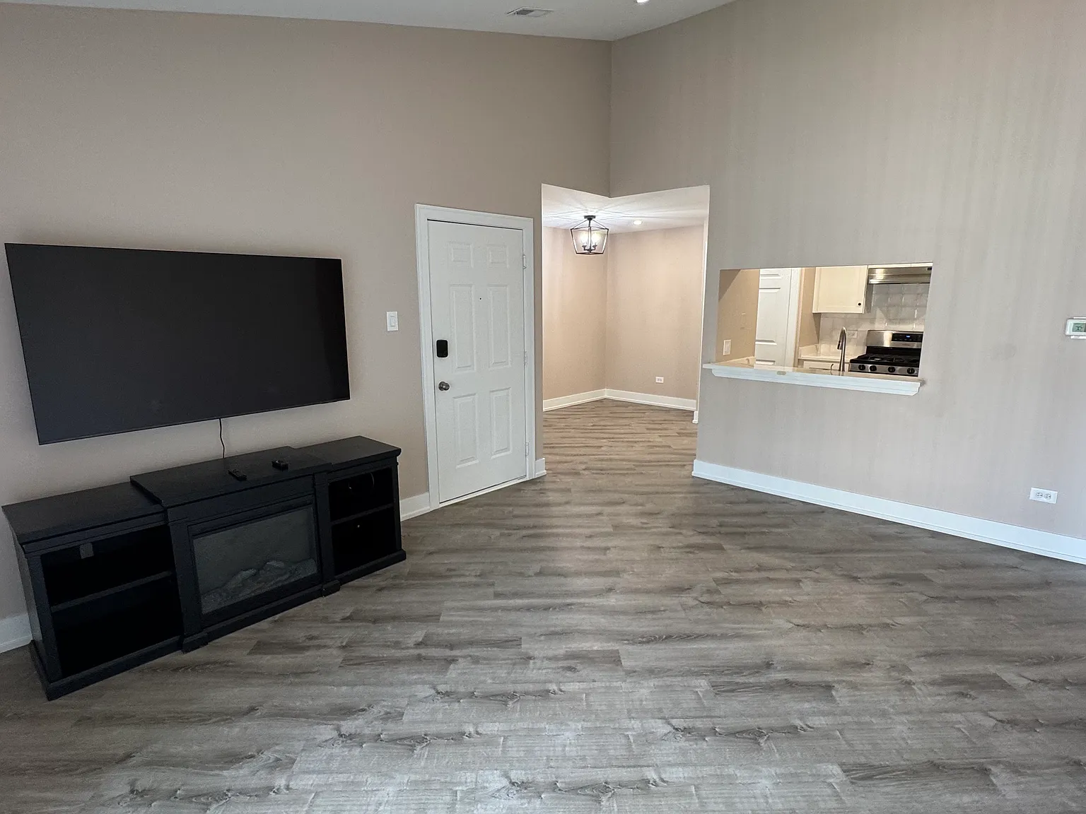 1 bed, 700 sqft, $2,000 — Photo 4